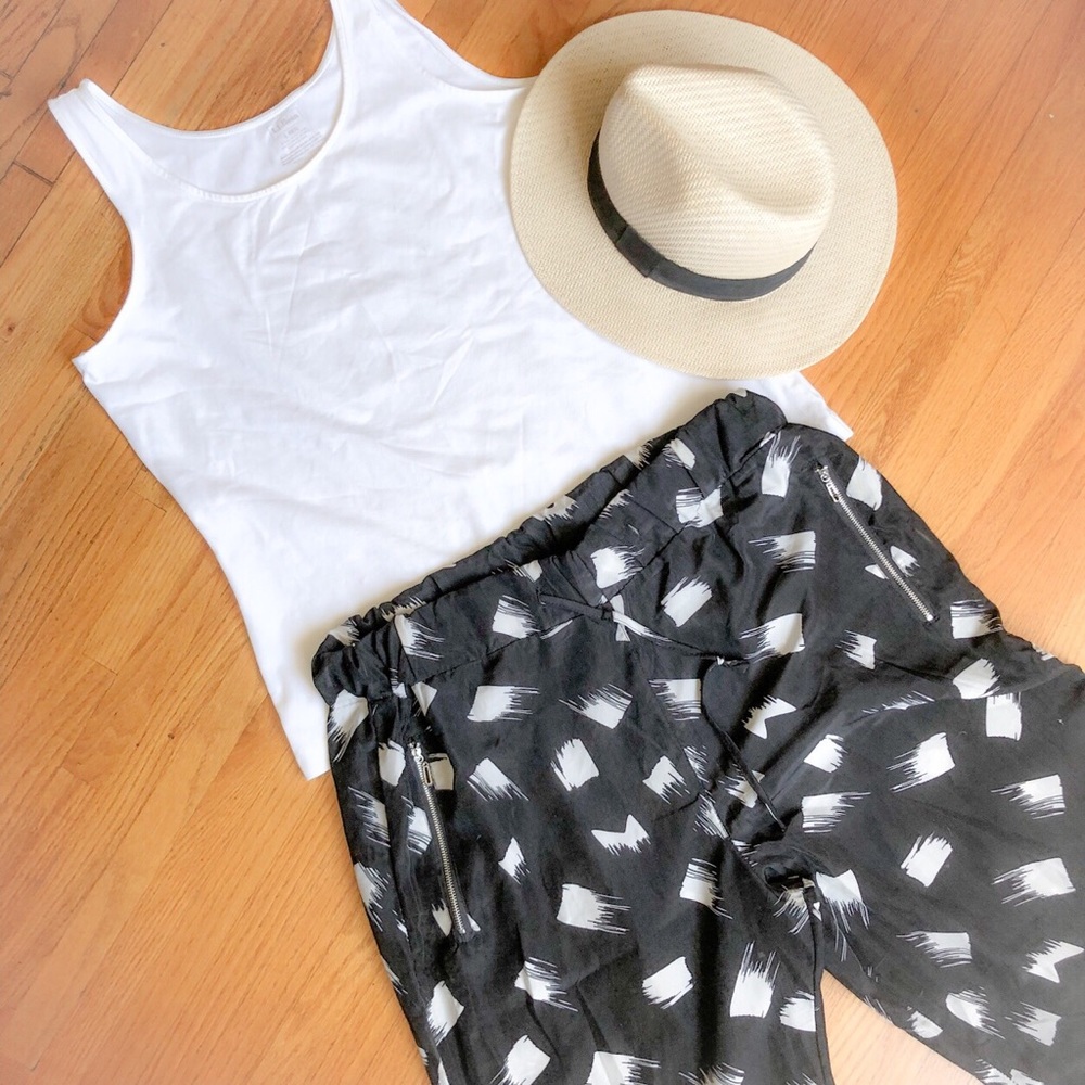 Lightweight Black & White Abstract Patterned Pants